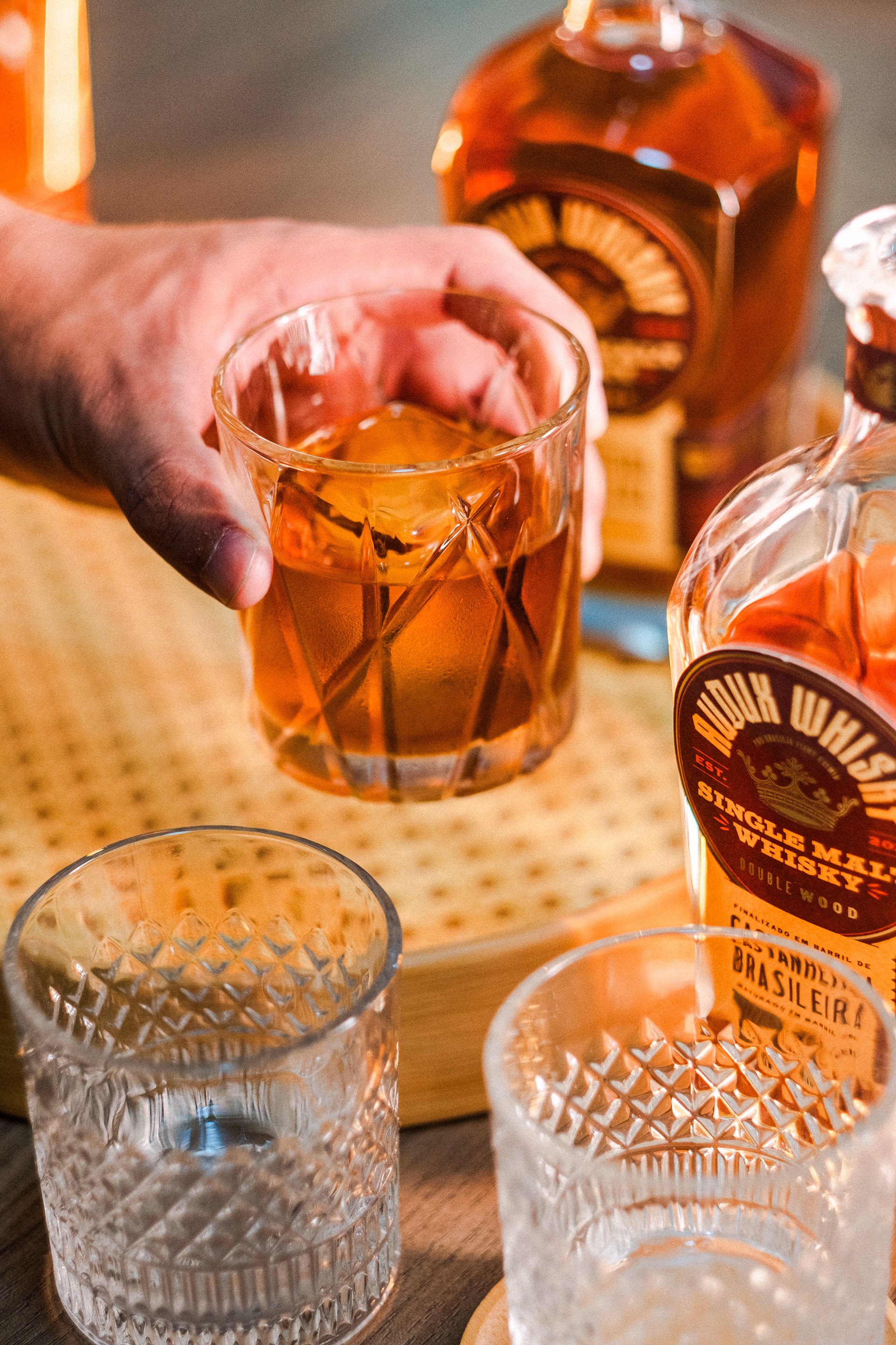 audux whisky — processo e resultado por Victor Tognollo (imagem 5)